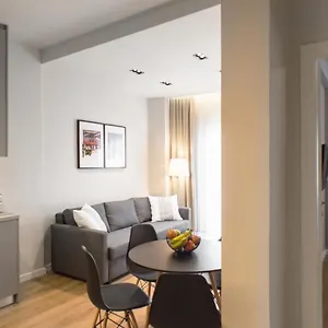 Stylish And Renovated Retreat In Thessaloniki: Cozy At Ioulianou 33 , Selanik Yunanistan